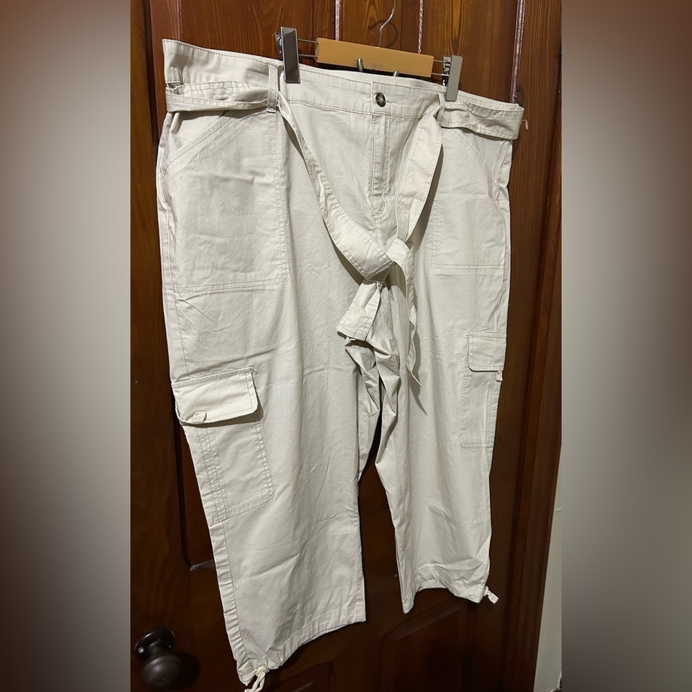 22 - Reitmans Linen Cargo Capri
